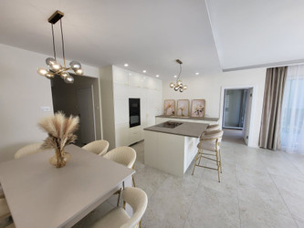 Mieszkanie łódzkie
Łódź
Górna Na sprzedaż 1 299 000 PLN 141,54 m2 